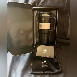 New Stanley 40oz Black Special Edition Jennie Ruby Box Dust Bag Very Nice